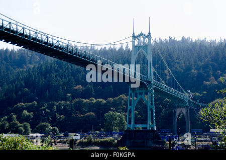 St. Johns ponte sopra il fiume Willamette, Portland, Oregon, Stati Uniti d'America. Foto Stock