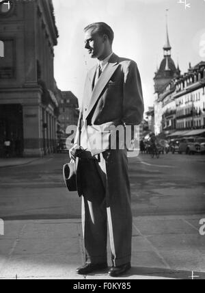 Moda, anni '50, giovane uomo in abito, Berna, 1951, diritti aggiuntivi-clearences-non disponibile Foto Stock