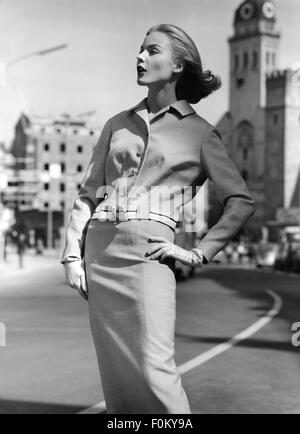 Moda, anni '50, moda donna, donna in tuta donna disegnata da Rainer Wolf, Monaco, anni '50, Additional-Rights-Clearences-Not Available Foto Stock