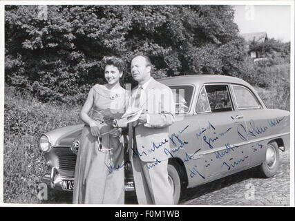 Rühmann, Heinz, 7.3.1902 - 3.10.1994, attore tedesco, a mezza lunghezza, con la seconda moglie Hertha Feiler, giugno 1953, Foto Stock