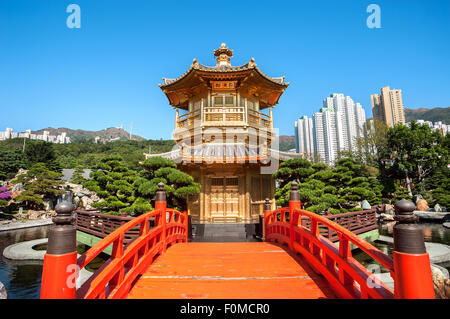 La pagoda dorata in Giardino Nan Lian, Diamond Hill, Hong Kong Foto Stock