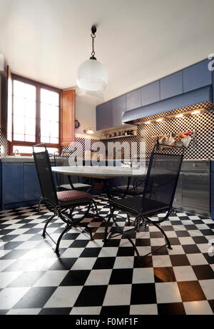 Scacchiera piastrella, cucina interno Foto Stock