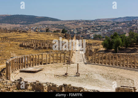 Forum e il Cardo Maximus, Jerash, Giordania Foto Stock