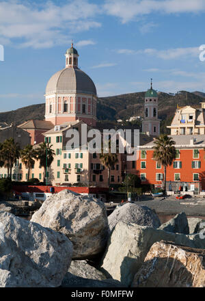 Tipico villaggio mediterraneo nella riviera ligure, chiamato pegli Foto Stock