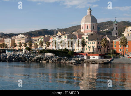 Tipico villaggio mediterraneo nella riviera ligure, chiamato pegli Foto Stock