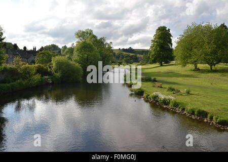 Una vista del fiume Wye presi da Bakewell città ponte. Foto Stock