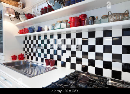 Scacchiera piastrella, cucina interno Foto Stock