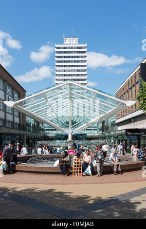 Abbassare il distretto dello shopping nel centro di Coventry Foto Stock