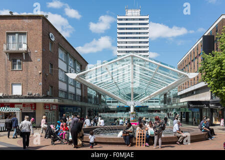 Abbassare il distretto dello shopping nel centro di Coventry Foto Stock