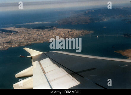 Agosto 1994 - SAN FRANCISCO: vista aerea da un aereo verso San Francisco, California. Foto Stock