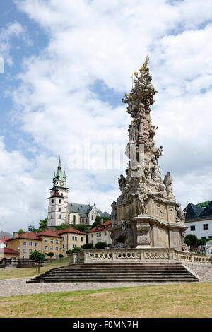 La barocca Santa Trinità colonna della peste nella piazza centrale di Kremnica, Slovacchia Foto Stock