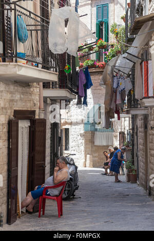 Un backstreet in Barivecchia, Bari città vecchia, Puglia, Italia meridionale. Foto Stock