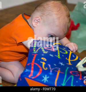 Wheat Ridge in Colorado - Adam Hjermstad Jr. cerca presenta il suo primo compleanno. Foto Stock