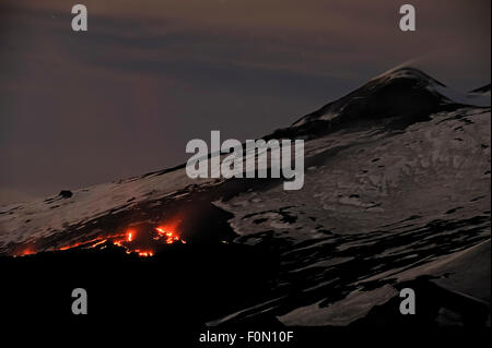 Il flusso di lava in "la Valle del Bove' il versante orientale del Monte Etna, Sicilia, Italia, Maggio 2009 Foto Stock