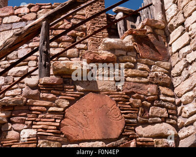 Vista del deserto torre di avvistamento è stato costruito nel 1932 ed è uno di Mary Jane Colter le più note opere. Situato a sud di RIM. Foto Stock