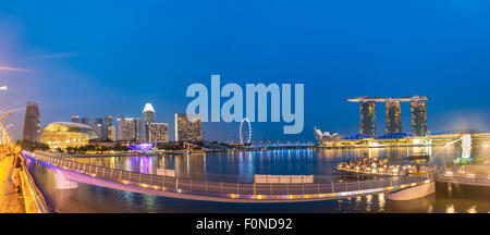 Panorama al tramonto, Marina Bay Sands Hotel, Marina Bay, il centro finanziario, il quartiere della finanza, Singapore Foto Stock