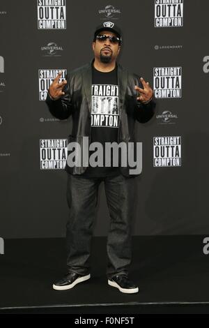 Berlino, Germania. 18 Agosto, 2015. Il cubo di ghiaccio alla premiere di 'diritto OUTTA COMPTON 'a Berlino. Credito: dpa picture alliance/Alamy Live News Foto Stock