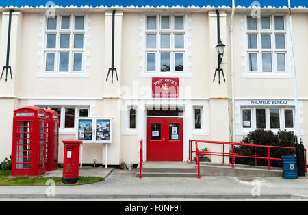 Ufficio postale e cabine telefoniche rosse o Stanley Port Stanley capitale delle Isole Falkland REGNO UNITO Foto Stock