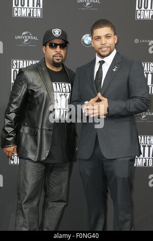 Berlino, Germania. 18 Agosto, 2015. Il rapper Ice Cube e suo figlio, attore O'Shea Jackson Jr. alla premiere di 'diritto OUTTA COMPTON 'a Berlino. Credito: dpa picture alliance/Alamy Live News Foto Stock