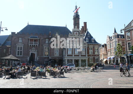 Piazza del Mercato Centrale (Grote Markt) di Haarlem, Paesi Bassi con il XIV secolo il Municipio (Stadhuis van Haarlem) Foto Stock