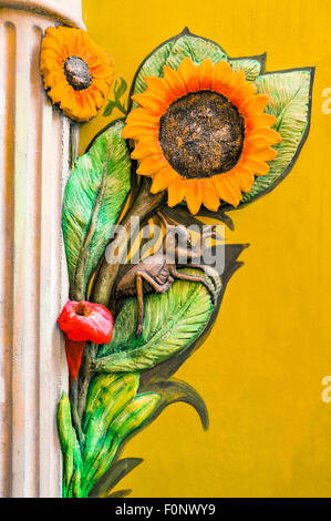 Murali con arte le sculture e i dipinti nel centro di Willemstad Curacao Foto Stock