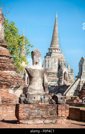 Danneggiato statua del Buddha al Wat Phra Sri Sanphet, Ayutthaya, Thailandia Foto Stock