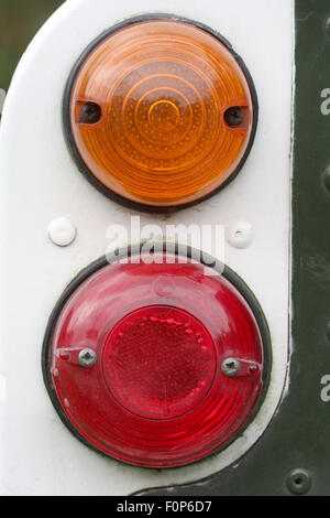 Macro shot di fanali di coda su un vecchio pick up truck Foto Stock