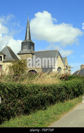 Eglise de la Nativite dalla Rue du Vrai Secours, Ile d'Arz, Morbihan, in Bretagna, Francia Foto Stock