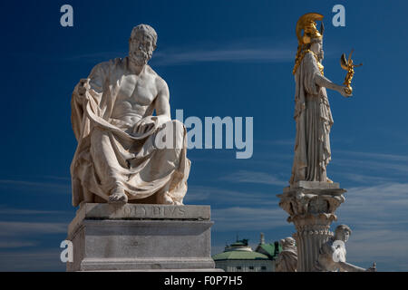 Vienna, Austria. Il Parlamento. Statua di Polibio (greco storico) Foto Stock