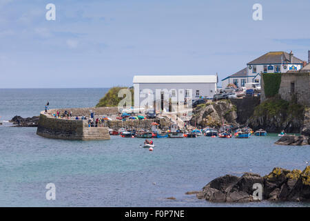 Porto Coverack Cornwall Inghilterra REGNO UNITO Foto Stock