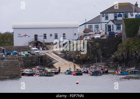 Porto Coverack Cornwall Inghilterra REGNO UNITO Foto Stock