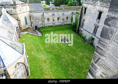 Alton Towers casa abbandonati in Estate Theme Park Gardens Inghilterra Staffordshire REGNO UNITO Foto Stock