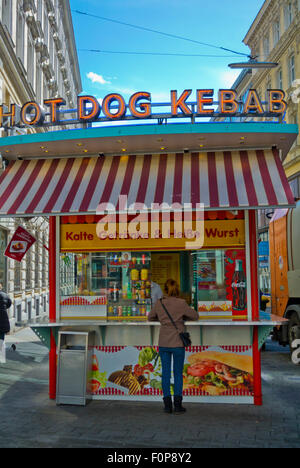 Fast food, Mariahilfer Strasse, Vienna, Austria Foto Stock