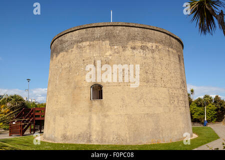 Desiderano Tower, un Martello Tower, King Edward's Parade, Eastbourne, East Sussex, Inghilterra Foto Stock