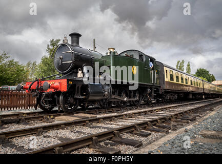 Treno a vapore alla stazione toddington, Gloucestershire, Inghilterra Foto Stock