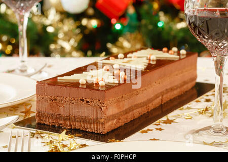 Lusso dessert al cioccolato presso una famiglia il pranzo di Natale Foto Stock