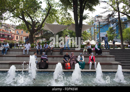 Ataturk Alani, piazza centrale, nero porta a mare di Trabzon, Provincia di Trabzon, Turchia, Eurasia Foto Stock