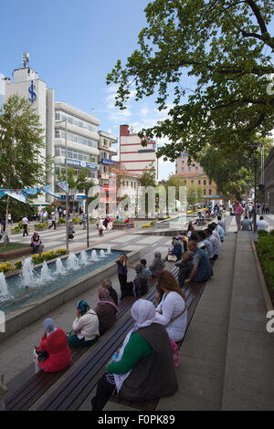 Ataturk Alani, piazza centrale, nero porta a mare di Trabzon, Provincia di Trabzon, Turchia, Eurasia Foto Stock