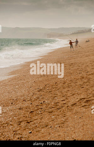 Chesil Beach, Dorset, Inghilterra, dall'estremo sud guardando verso nord/ovest con il "Jurassic Coast' in distanza. Foto Stock