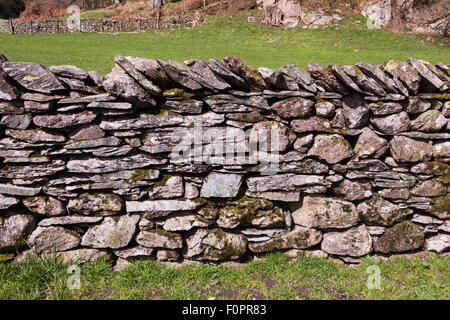 Asciugare la parete in pietra, Grasmere, Lake District, Cumbria, Inghilterra Foto Stock