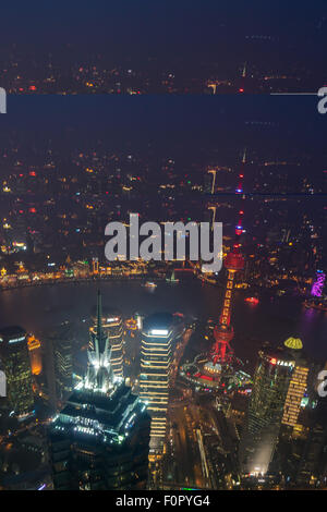 Shanghai, Shanghai, CHN. 18 Agosto, 2015. Shanghai, Cina - 18 agosto 2015: (solo uso editoriale. Cina OUTï¼‰viste di Lujiazui e il Bund da Shanghai Global Financial Center centesimo piano. © SIPA Asia/ZUMA filo/Alamy Live News Foto Stock