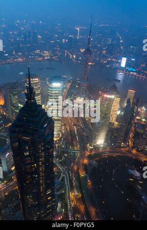 Shanghai, Shanghai, CHN. 18 Agosto, 2015. Shanghai, Cina - 18 agosto 2015: (solo uso editoriale. Cina OUTï¼‰viste di Lujiazui e il Bund da Shanghai Global Financial Center centesimo piano. © SIPA Asia/ZUMA filo/Alamy Live News Foto Stock