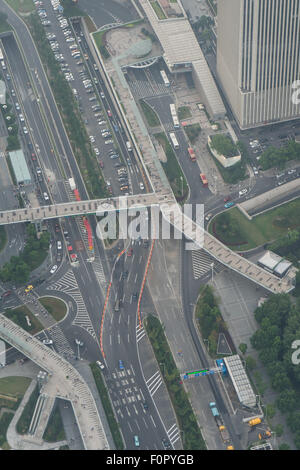 Shanghai, Shanghai, CHN. 18 Agosto, 2015. Shanghai, Cina - 18 agosto 2015: (solo uso editoriale. Cina OUTï¼‰viste di Lujiazui e il Bund da Shanghai Global Financial Center centesimo piano. © SIPA Asia/ZUMA filo/Alamy Live News Foto Stock