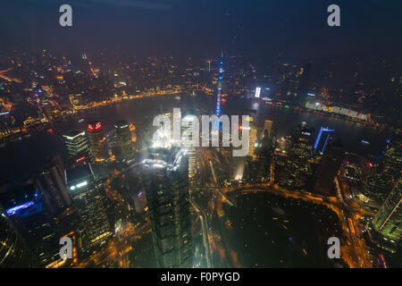 Shanghai, Shanghai, CHN. 18 Agosto, 2015. Shanghai, Cina - 18 agosto 2015: (solo uso editoriale. Cina OUTï¼‰viste di Lujiazui e il Bund da Shanghai Global Financial Center centesimo piano. © SIPA Asia/ZUMA filo/Alamy Live News Foto Stock