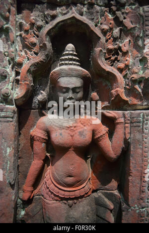 Apsara rilievo sulla parete del Preah Khan temple nel complesso di Angkor. Foto Stock