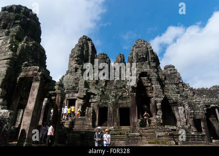 I turisti a Prasat, Bayon Angkor Thom. Foto Stock