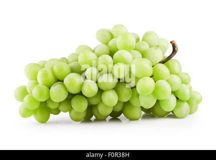 Verde grappolo di uva isolati su sfondo bianco. Tracciato di ritaglio Foto Stock