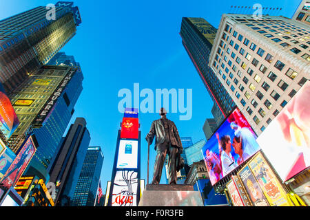 La città di New York, Statua di George M. Cohan a Times Square Foto Stock