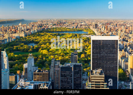 La città di New York, vista su Central Park dalla parte superiore della roccia Foto Stock