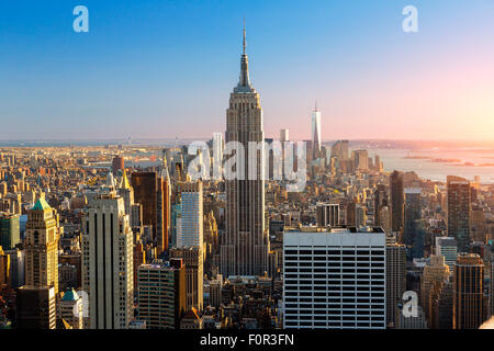 La città di New York, Empire State Building al tramonto Foto Stock